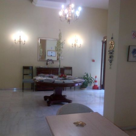 Efplias Hotel Apartments Pire Dış mekan fotoğraf