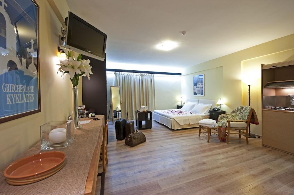 Efplias Hotel Apartments Pire Dış mekan fotoğraf