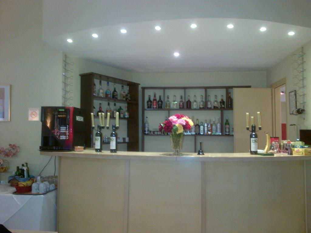 Efplias Hotel Apartments Pire Dış mekan fotoğraf