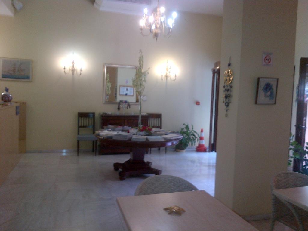 Efplias Hotel Apartments Pire Dış mekan fotoğraf