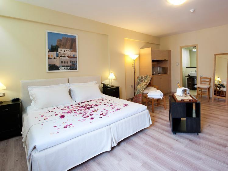 Efplias Hotel Apartments Pire Dış mekan fotoğraf
