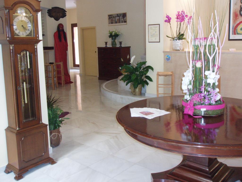 Efplias Hotel Apartments Pire Dış mekan fotoğraf