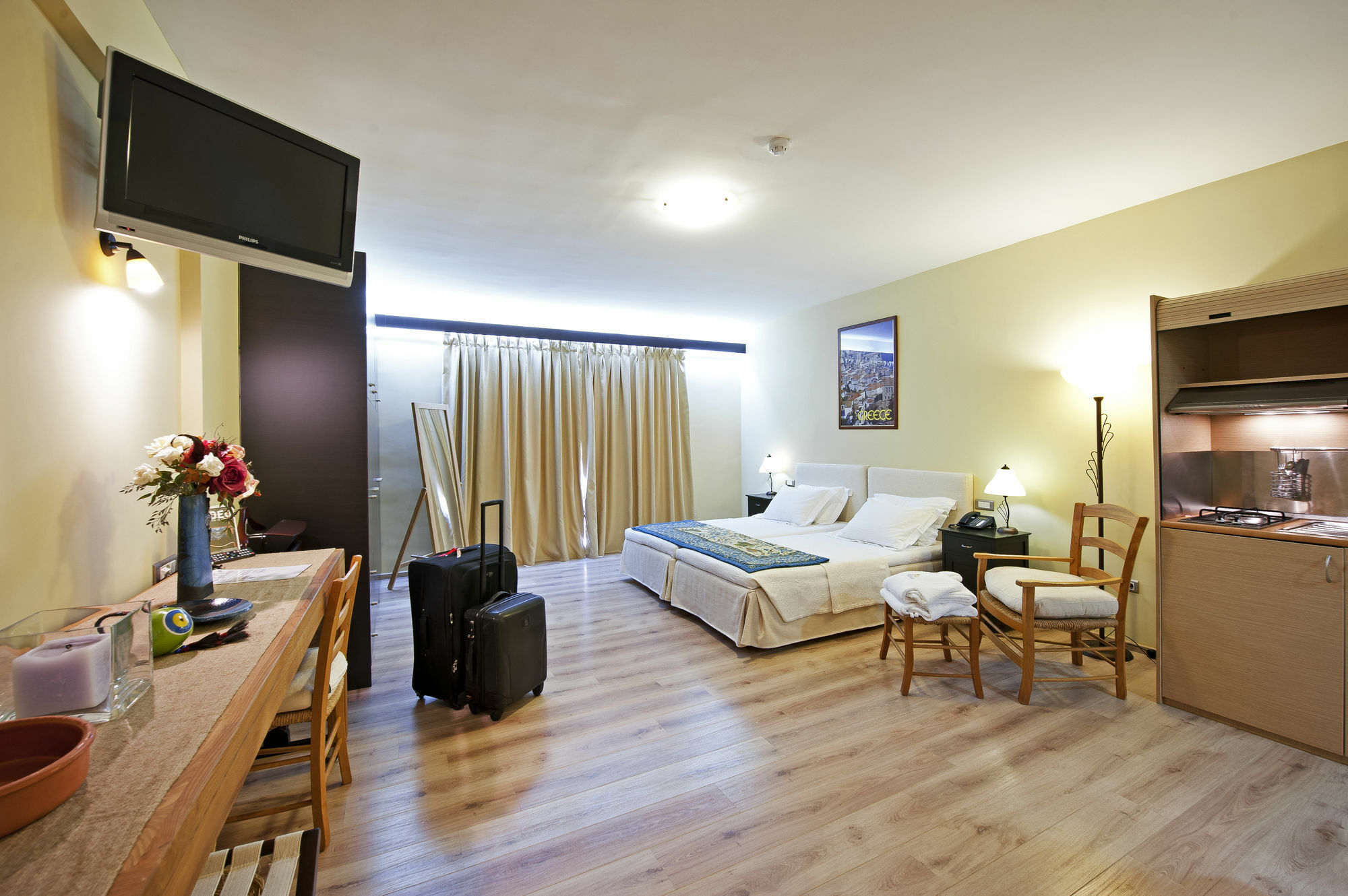 Efplias Hotel Apartments Pire Dış mekan fotoğraf