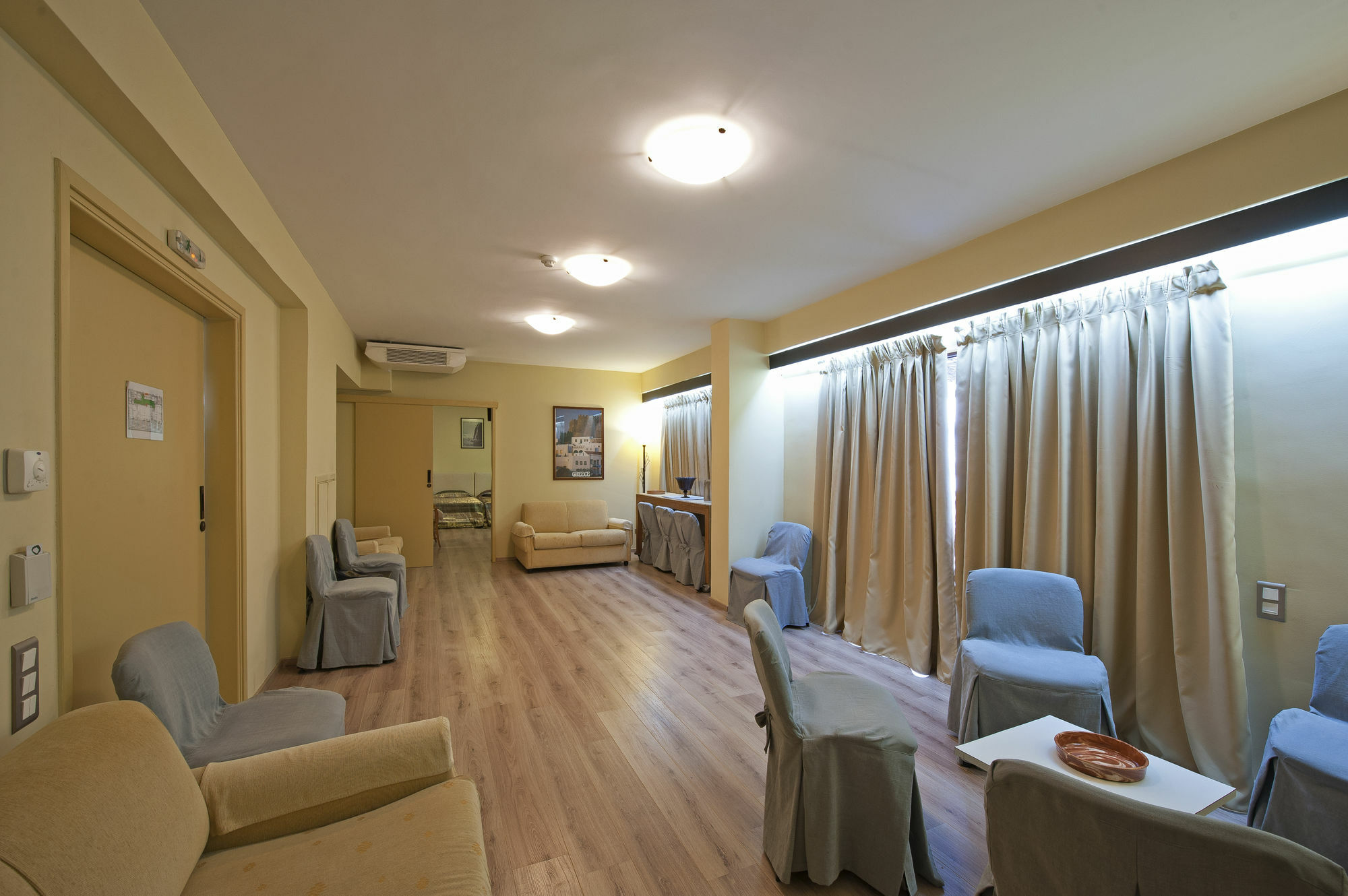 Efplias Hotel Apartments Pire Dış mekan fotoğraf