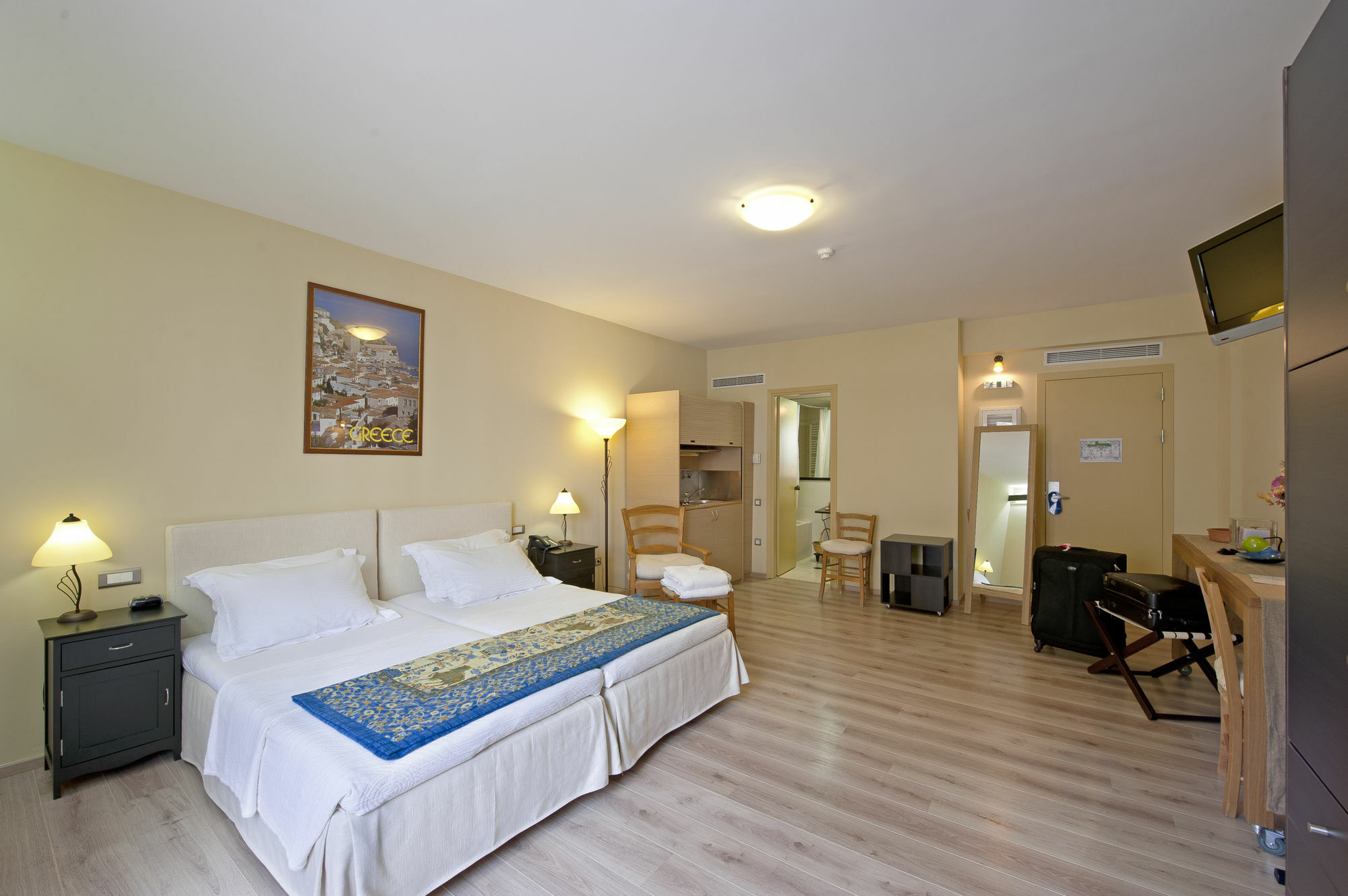 Efplias Hotel Apartments Pire Dış mekan fotoğraf