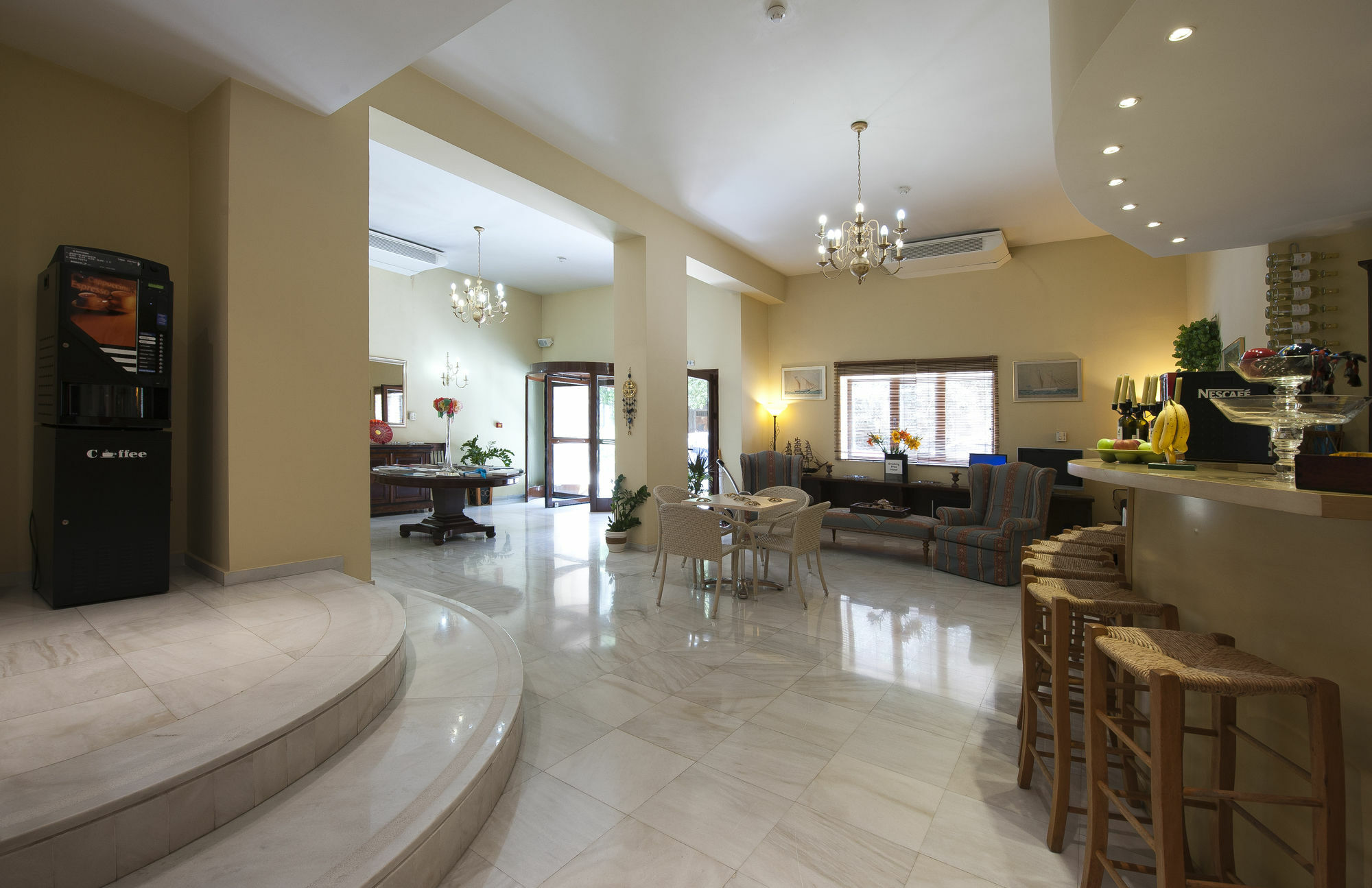 Efplias Hotel Apartments Pire Dış mekan fotoğraf