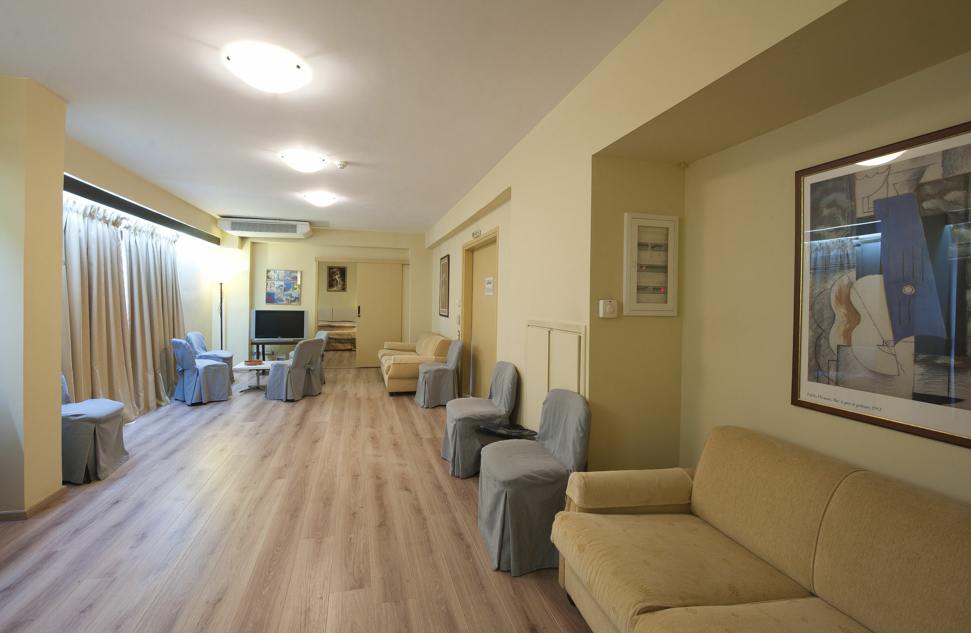 Efplias Hotel Apartments Pire Dış mekan fotoğraf