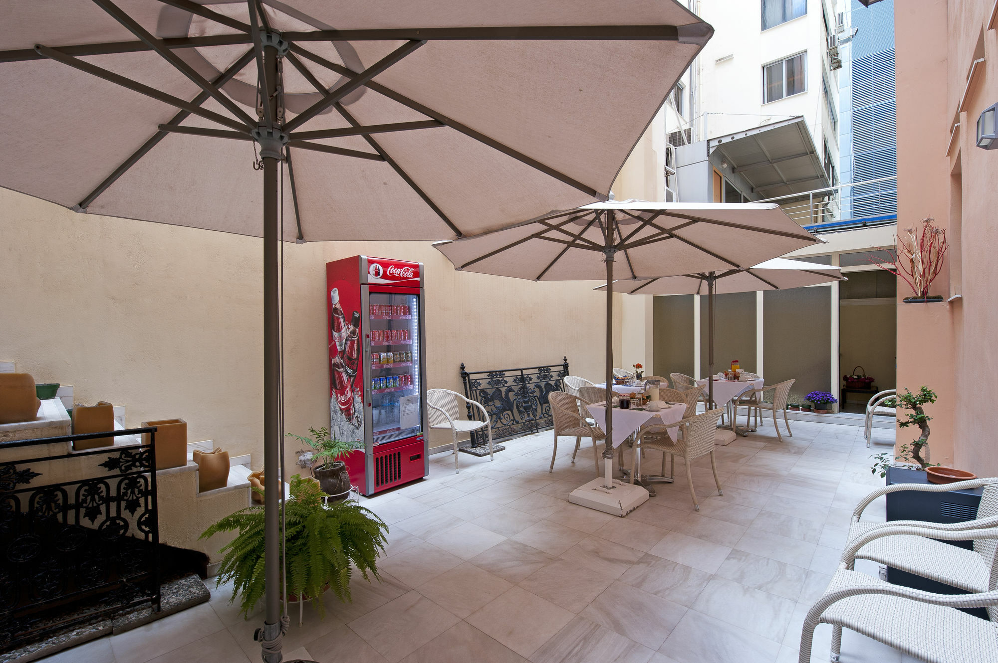 Efplias Hotel Apartments Pire Dış mekan fotoğraf