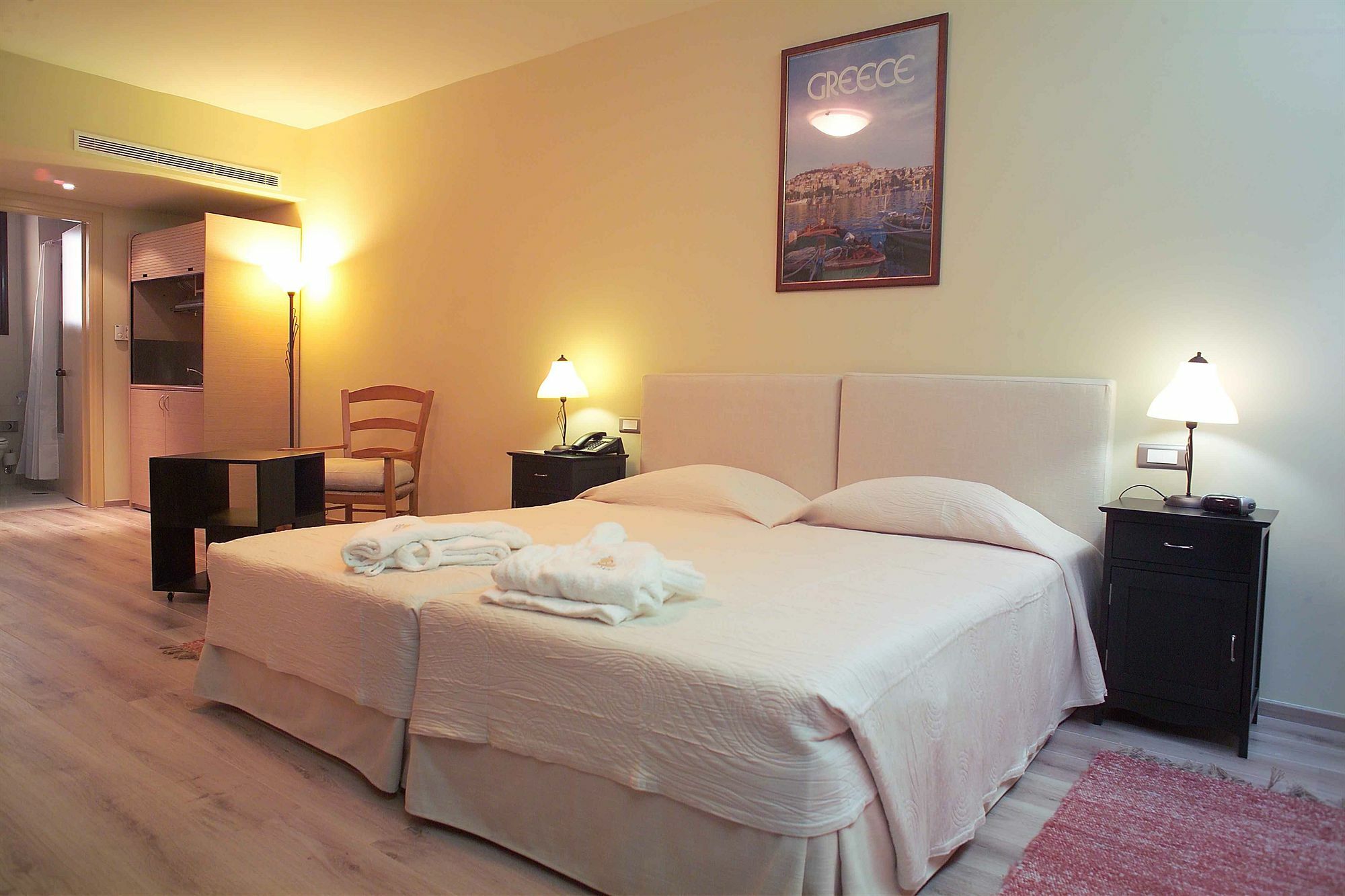 Efplias Hotel Apartments Pire Oda fotoğraf