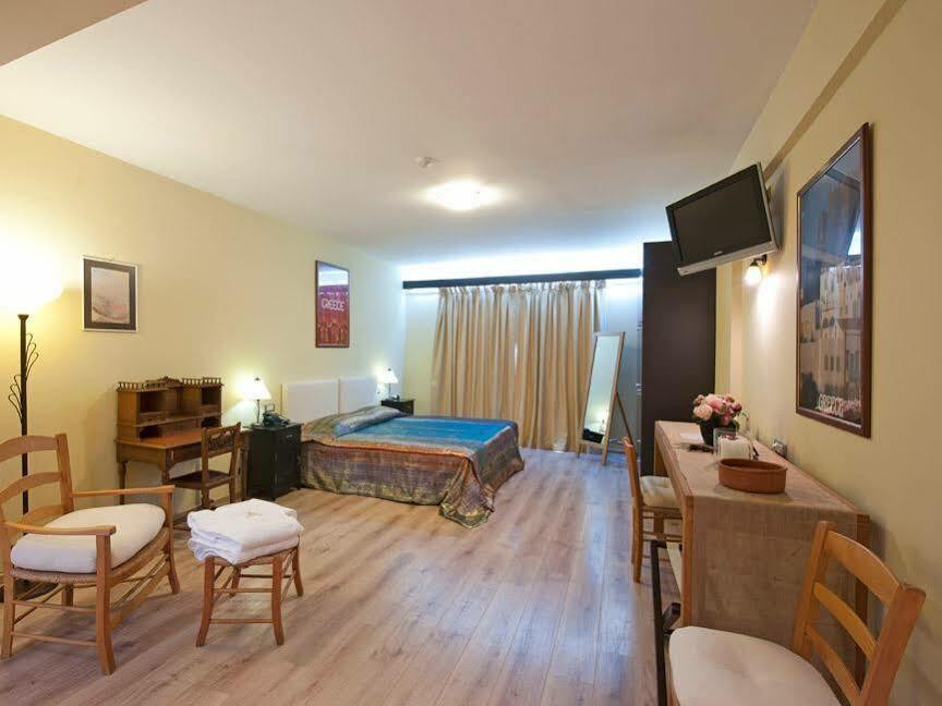 Efplias Hotel Apartments Pire Dış mekan fotoğraf
